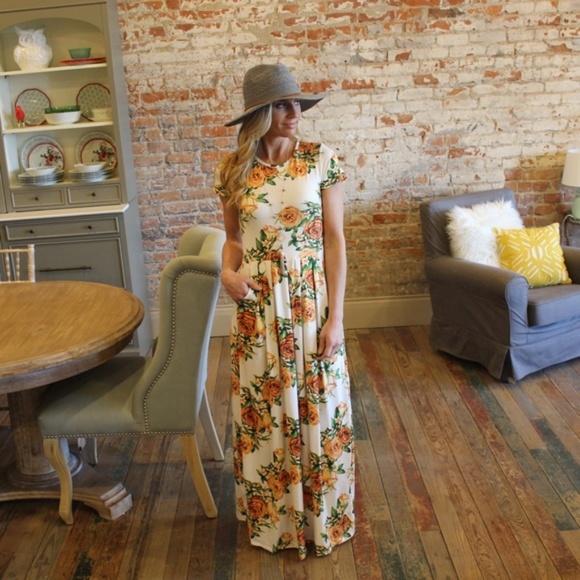 Infinity Raine Dresses & Skirts - Ivory Floral Short Sleeve Maxi Dress